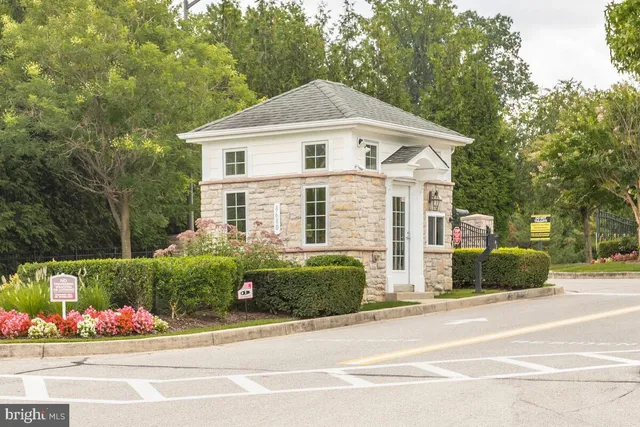 $670,000 | 8861 Shining Oceans Way, Unit 27, Columbia, MD 21045