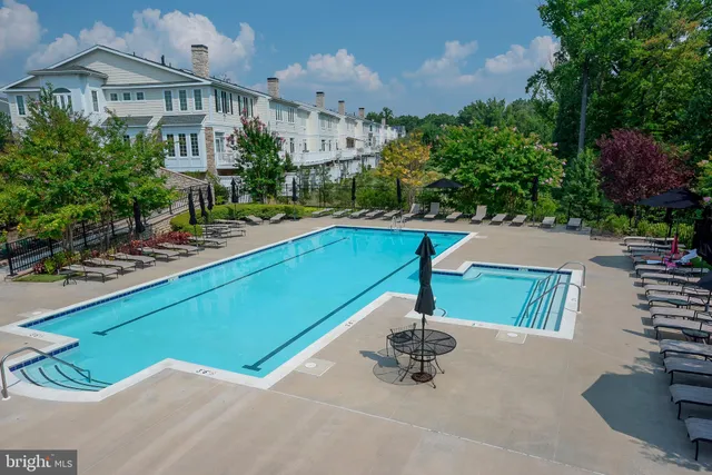 $670,000 | 8861 Shining Oceans Way, Unit 27, Columbia, MD 21045