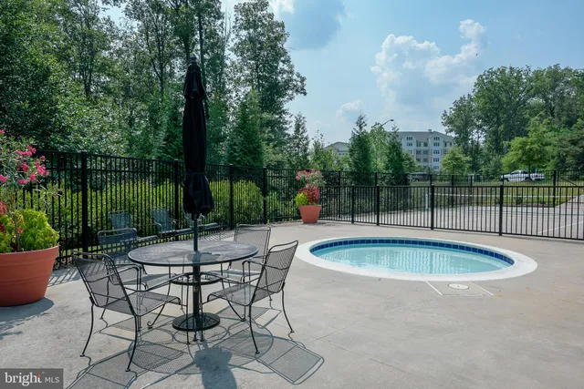 $670,000 | 8861 Shining Oceans Way, Unit 27, Columbia, MD 21045