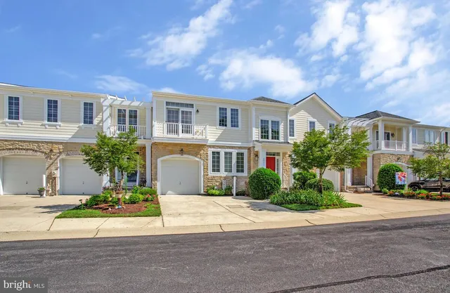 $670,000 | 8861 Shining Oceans Way, Unit 27, Columbia, MD 21045