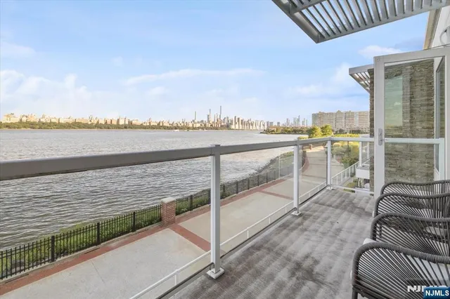 $1,875,000 | 3 Somerset Lane, Unit 113, Edgewater, NJ 07020