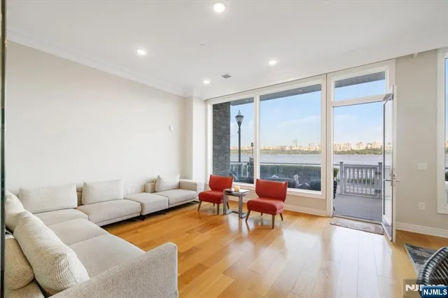 $1,875,000 | 3 Somerset Lane, Unit 113, Edgewater, NJ 07020