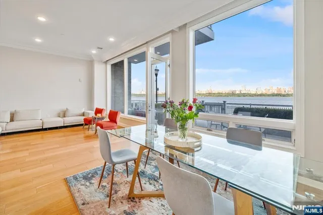$1,875,000 | 3 Somerset Lane, Unit 113, Edgewater, NJ 07020