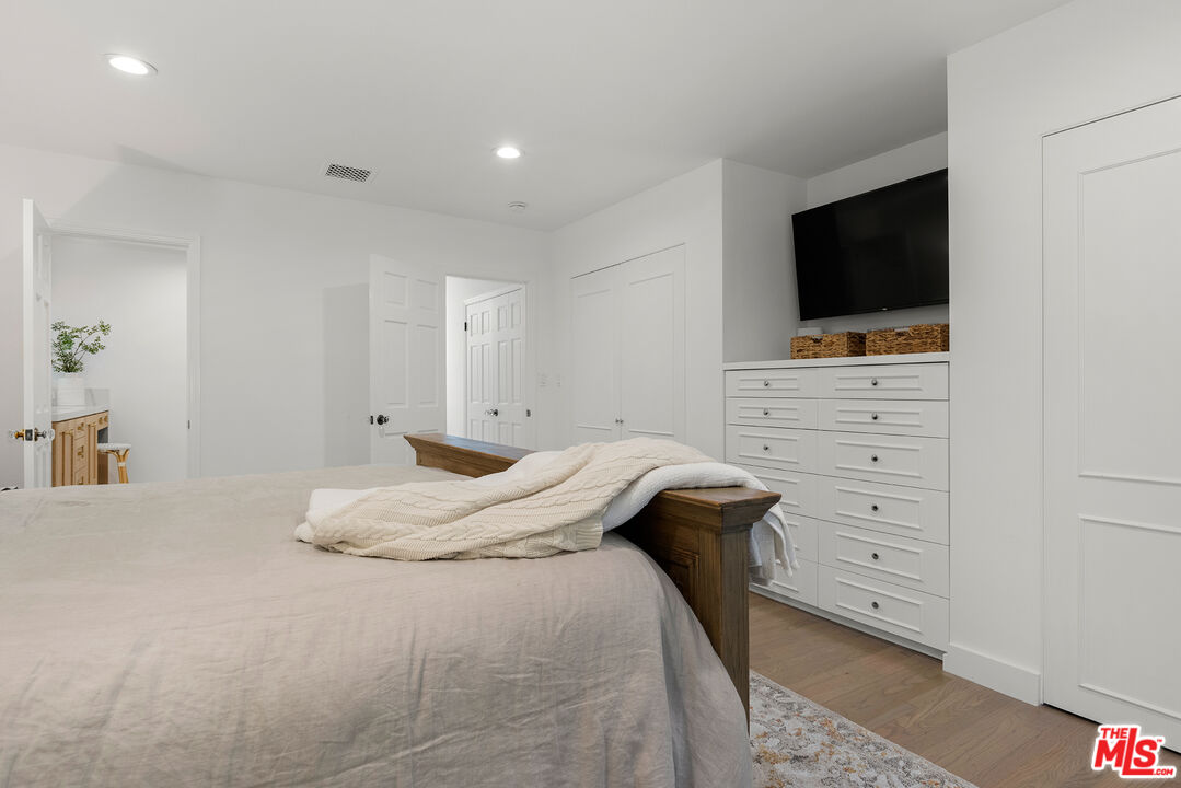 3404 Merrimac Road Los Angeles, CA 90049 - Photo 15 of 29 a bedroom with a bed and a flat screen tv