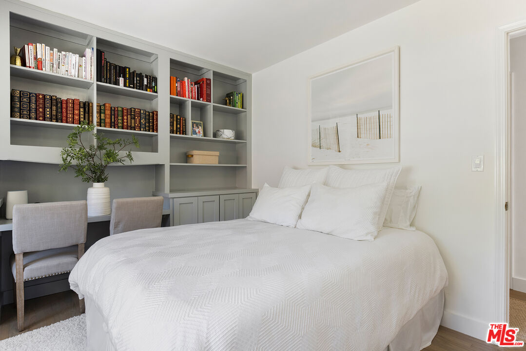 3404 Merrimac Road Los Angeles, CA 90049 - Photo 18 of 29 a bedroom with a large bed and a book shelf