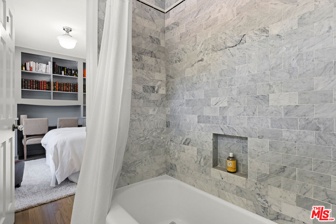 3404 Merrimac Road Los Angeles, CA 90049 - Photo 20 of 29 a bathroom with a tub and a sink