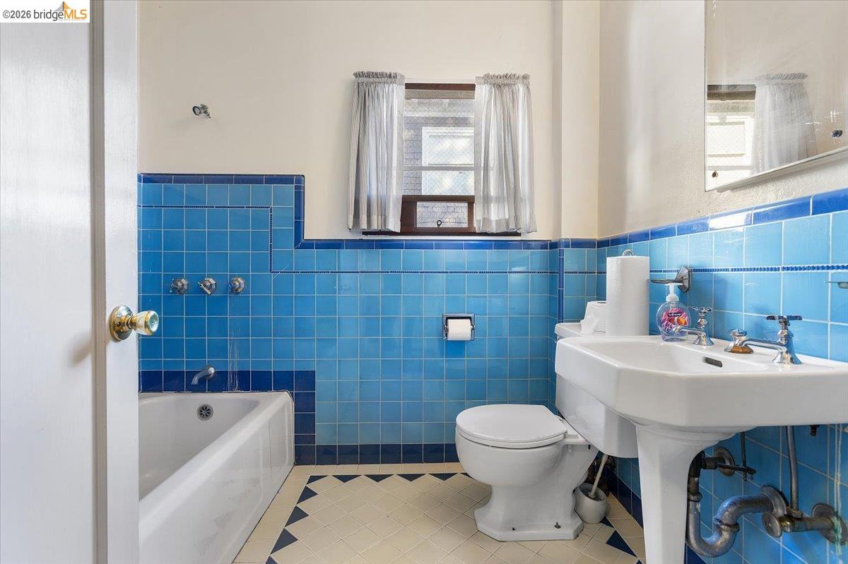 2702 Dana Street Berkeley, CA 94705 - Photo 15 of 37 a bathroom with a sink a toilet and bathtub