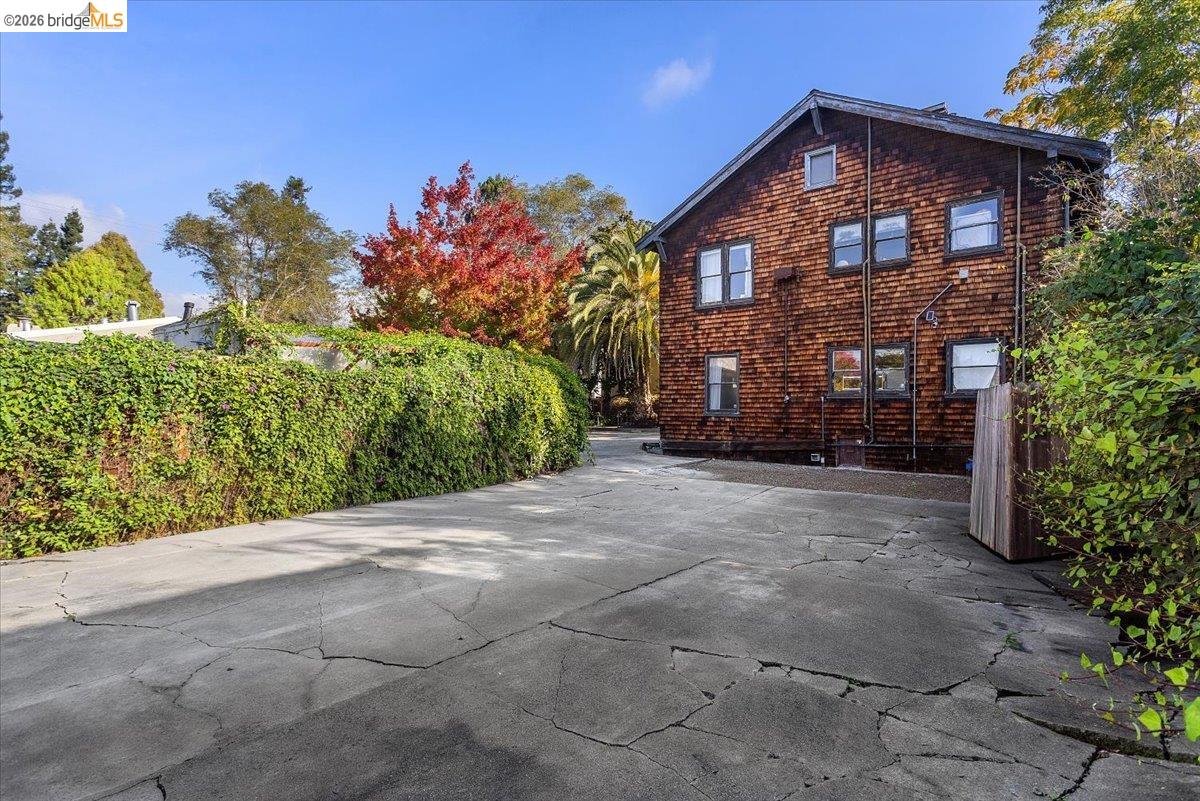 2702 Dana Street Berkeley, CA 94705 - Photo 25 of 37 a front view of a house with a yard