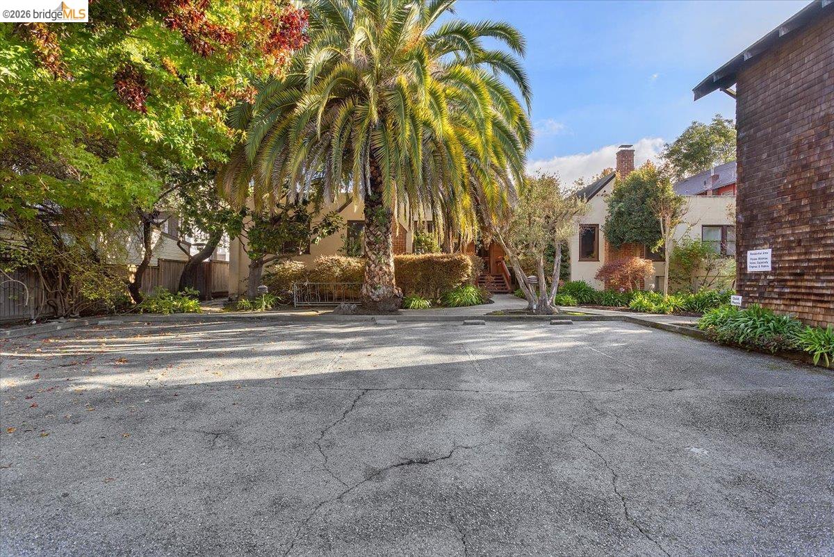 2702 Dana Street Berkeley, CA 94705 - Photo 26 of 37 a view of a volley ball court