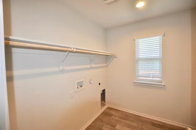 a view of empty room with window