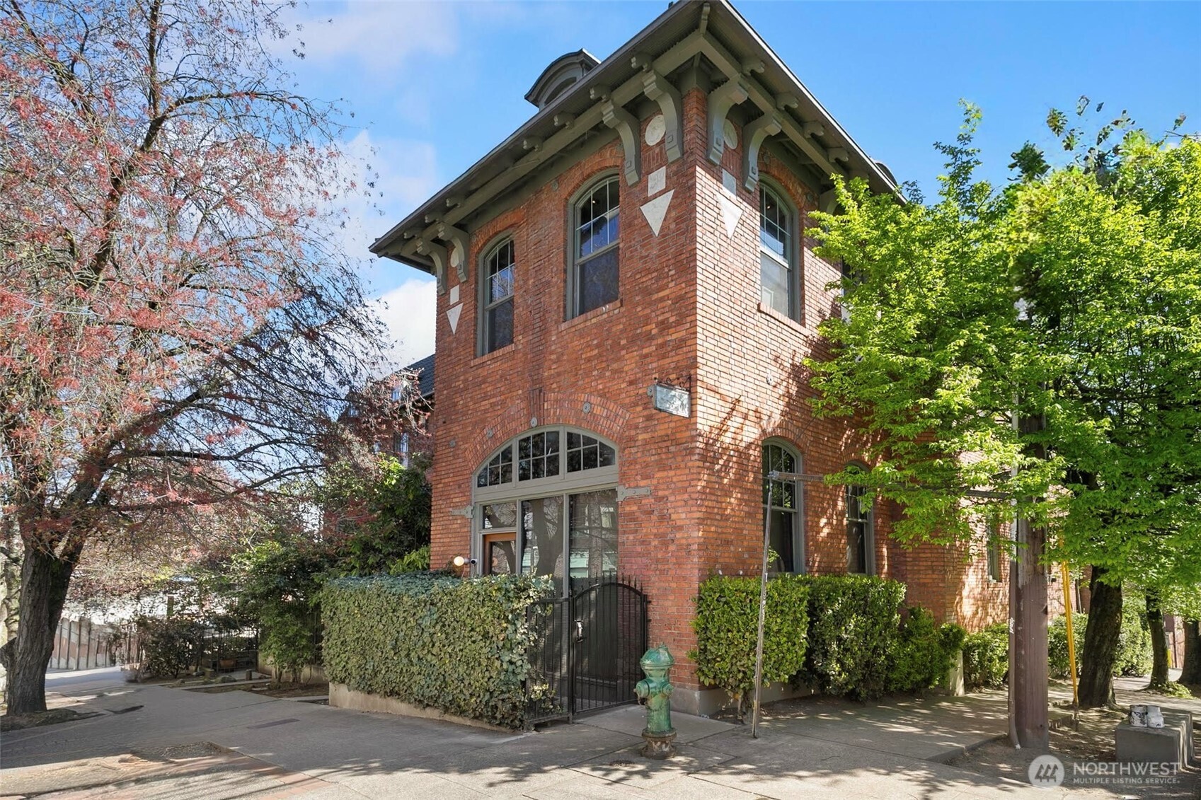 1406 Harvard Avenue, Unit 16 Seattle, WA 98122 - Photo 1 of 18