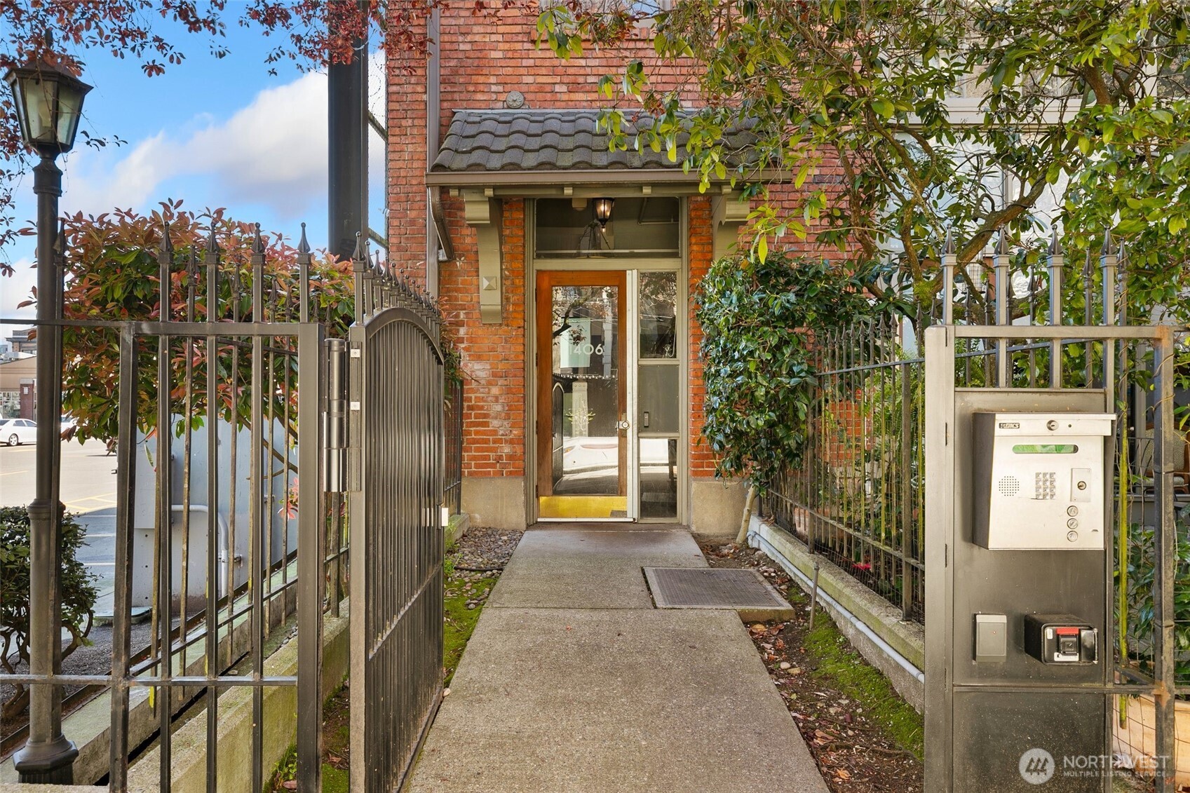 1406 Harvard Avenue, Unit 16 Seattle, WA 98122 - Photo 17 of 18