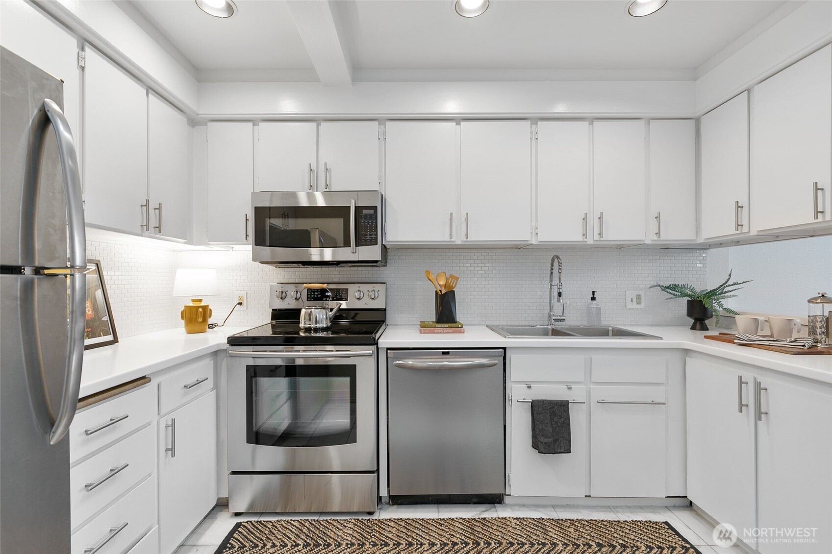 1406 Harvard Avenue, Unit 16 Seattle, WA 98122 - Photo 9 of 18
