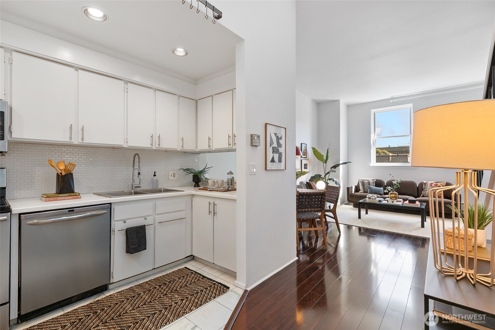 1406 Harvard Avenue, Unit 16 Seattle, WA 98122 - Photo 10 of 18