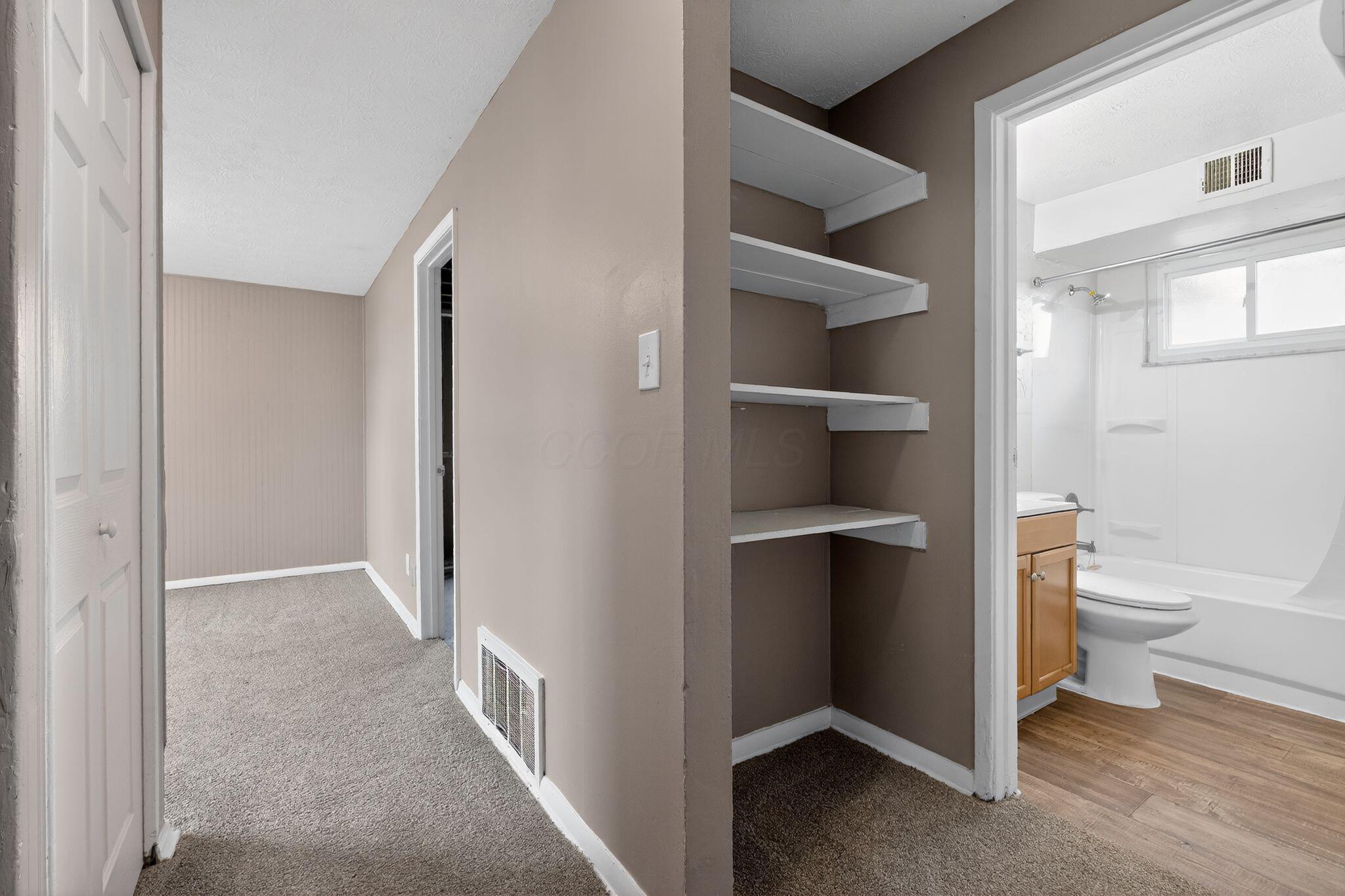 5145 Rutledge Drive South Columbus, OH 43232 - Photo 6 of 30 25_5145_Rutledge_Dr_S_Columbus_OH_43232-