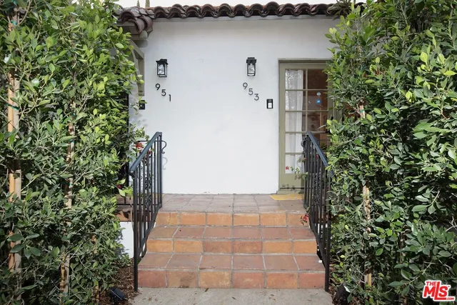 $6,995 | 951 North Martel Avenue, Los Angeles, CA 90046
