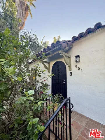 $6,995 | 951 North Martel Avenue, Los Angeles, CA 90046