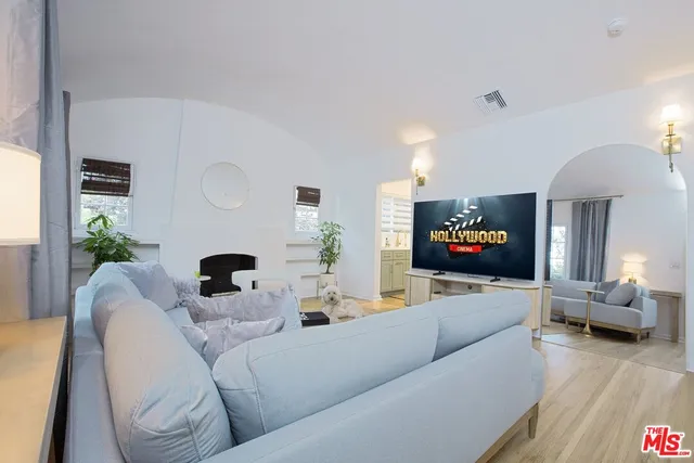 $6,995 | 951 North Martel Avenue, Los Angeles, CA 90046