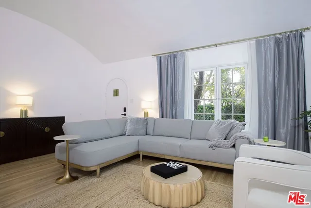 $6,995 | 951 North Martel Avenue, Los Angeles, CA 90046