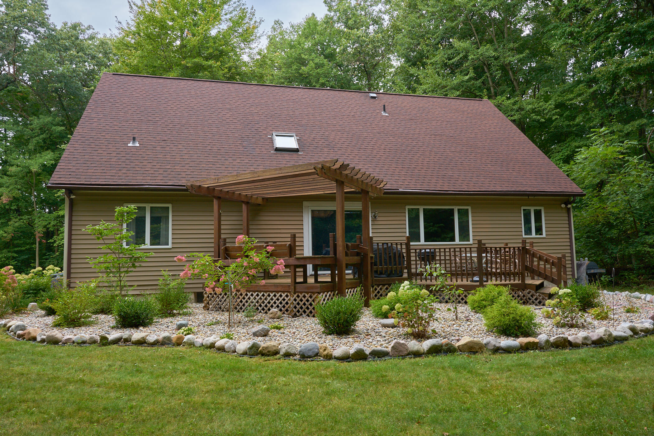 71213 State Line Road Edwardsburg, MI 49112 - Photo 40 of 69 Easy Care Landscaping