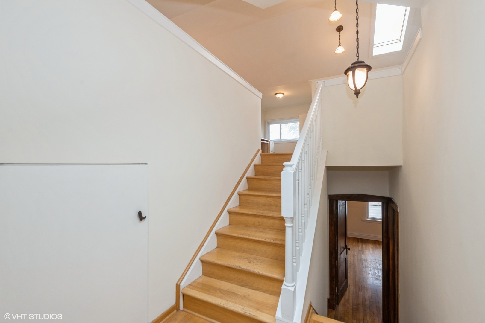 435 Jackson Boulevard Forest Park, IL 60130 - Photo 14 of 19 a view of a hallway with staircase
