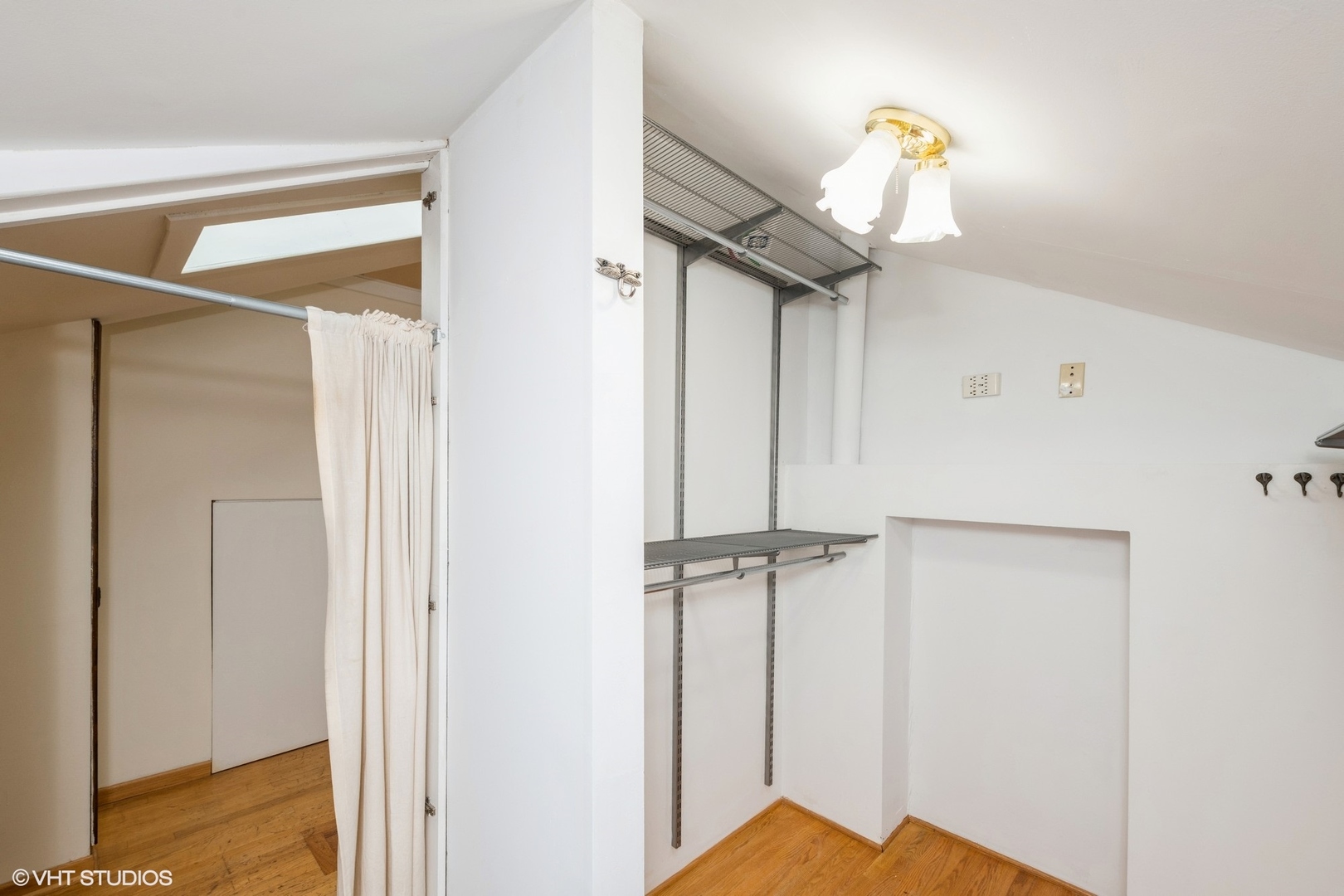 435 Jackson Boulevard Forest Park, IL 60130 - Photo 15 of 19 a view of a hallway
