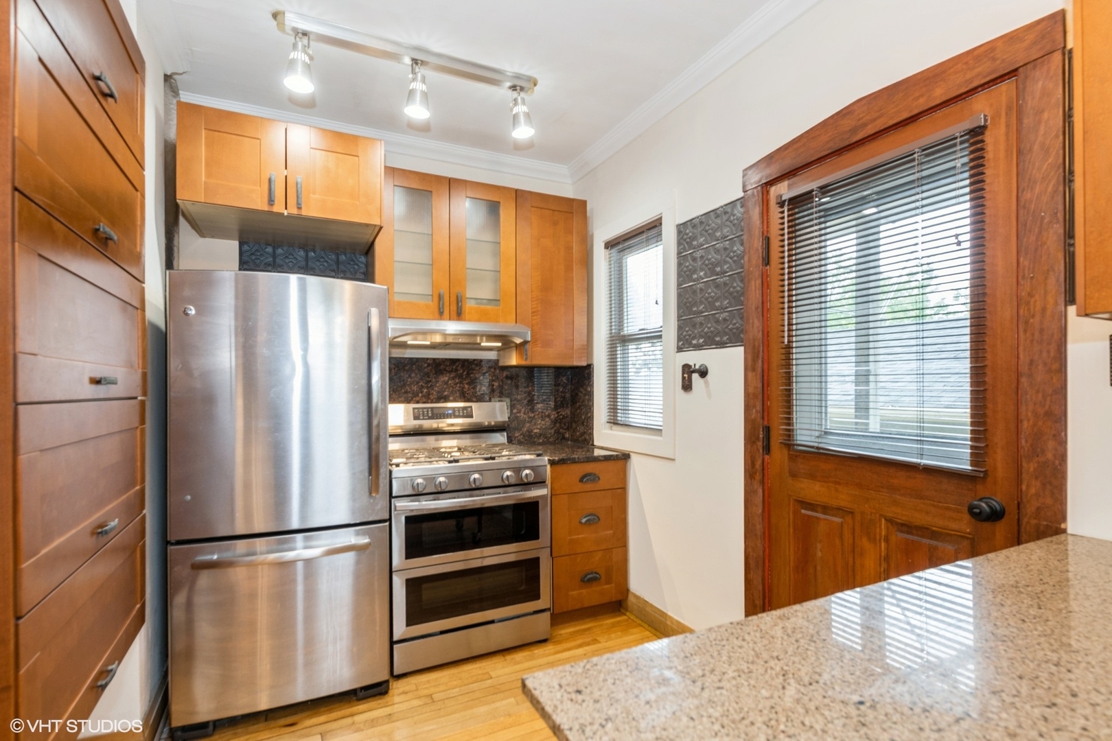 435 Jackson Boulevard Forest Park, IL 60130 - Photo 10 of 19 a kitchen with stainless steel appliances a refrigerator and a stove top oven