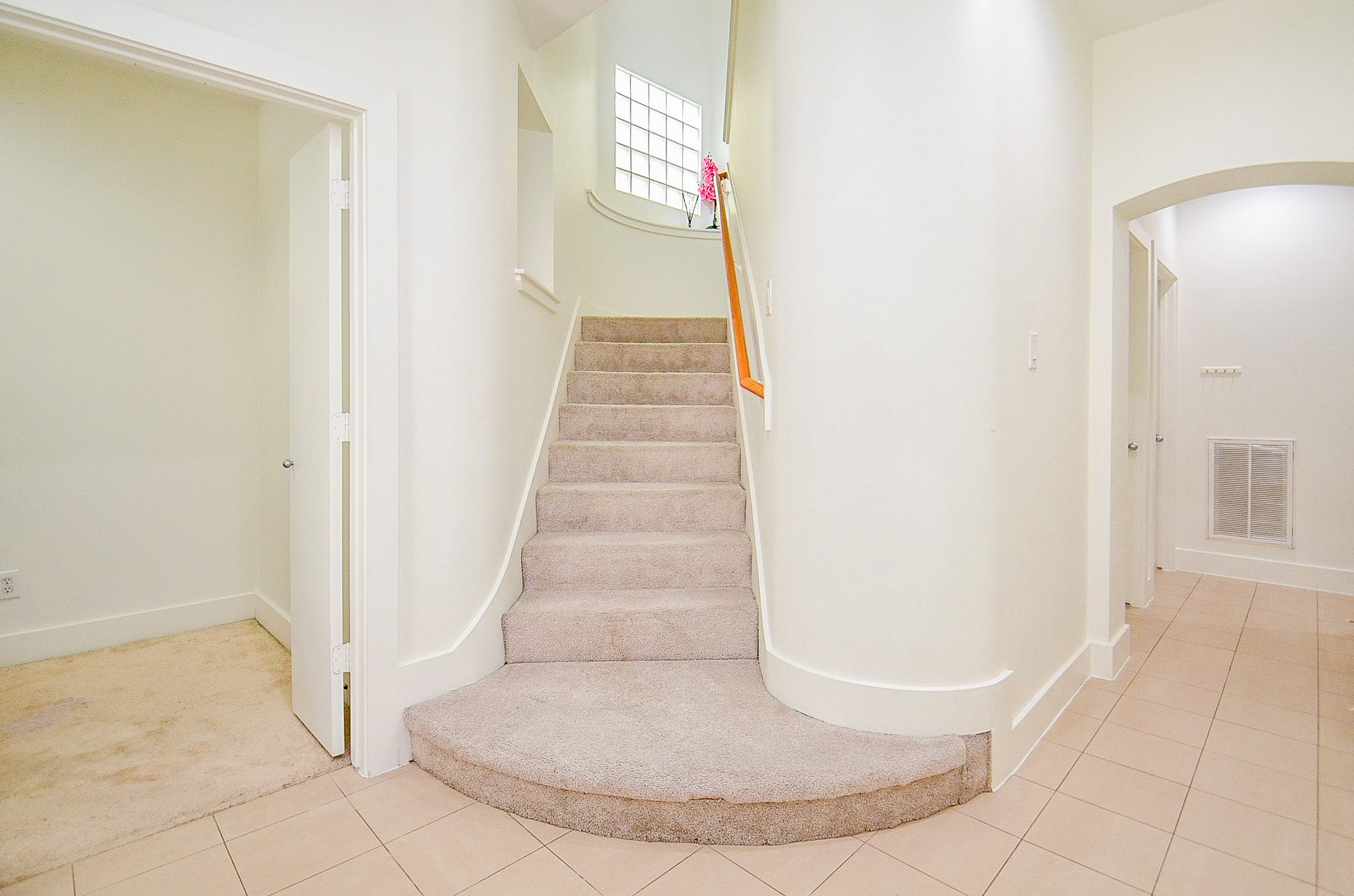 3413 Rolgom Pl Court Houston, TX 77021 - Photo 4 of 20 Stair case to the second floor with the living area and Master suite.
