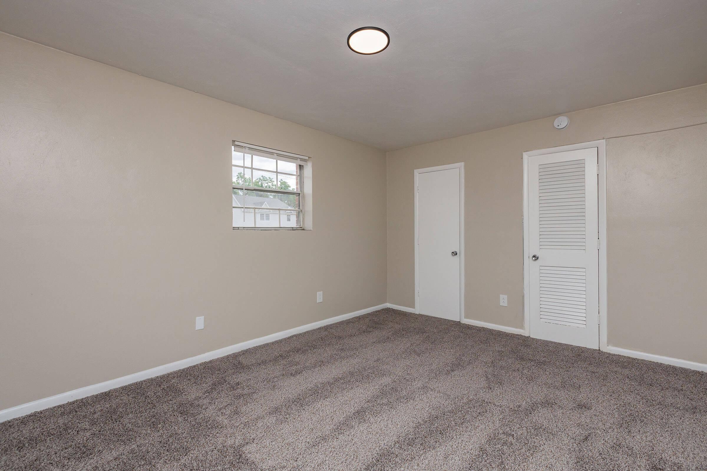 708 Townside Road Southwest, Unit 9 Roanoke, VA 24014 - Photo 17 of 22 an empty room with a window