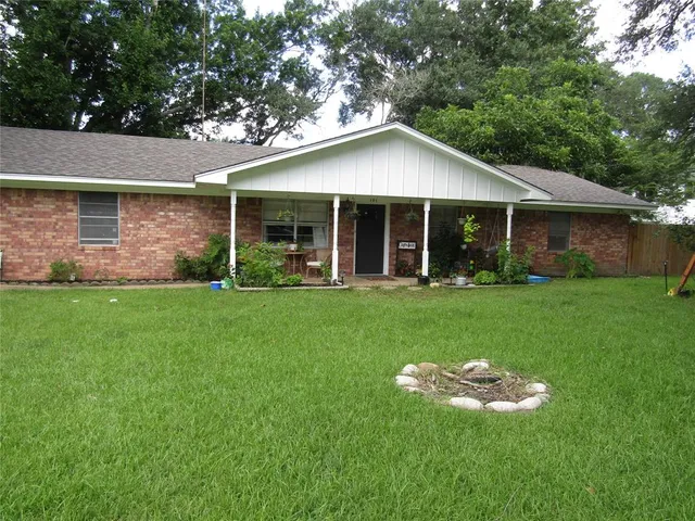 $220,000 | 101 North Meadowbrook Drive, Overton, TX 75684