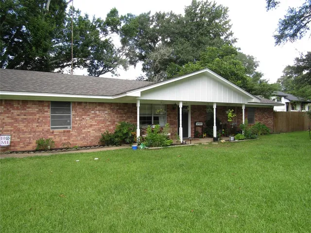 $220,000 | 101 North Meadowbrook Drive, Overton, TX 75684