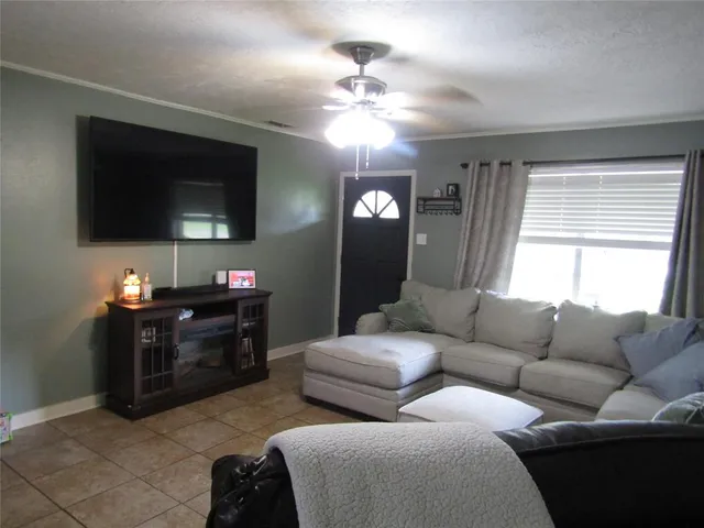 $220,000 | 101 North Meadowbrook Drive, Overton, TX 75684