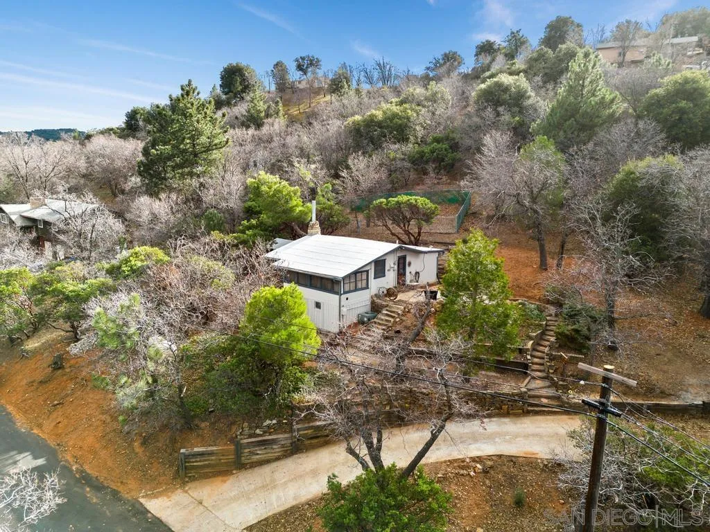 a view of a houses with a yard