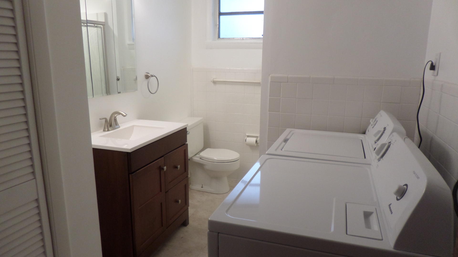 132 Parsons Road Oak Ridge, TN 37830 - Photo 11 of 26 Utility Room/ Full Bathroom