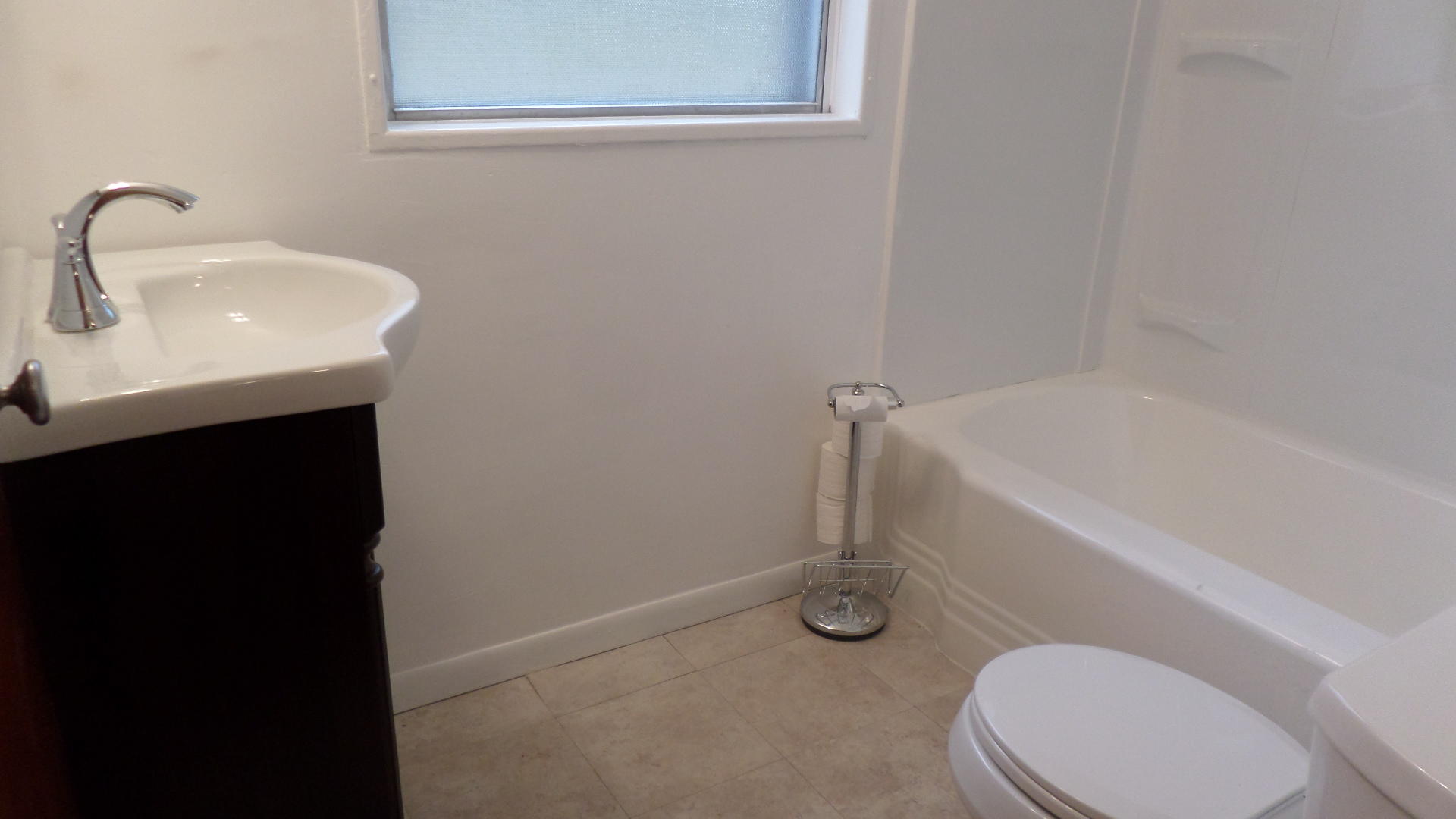 132 Parsons Road Oak Ridge, TN 37830 - Photo 19 of 26 Full Bathroom Hall