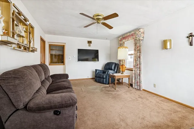 $164,900 | 1617 North Hickory Street, Crest Hill, IL 60403