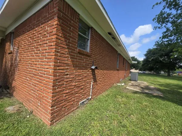 $1,850 | 1824 Magnolia Street, Liberty, TX 77575