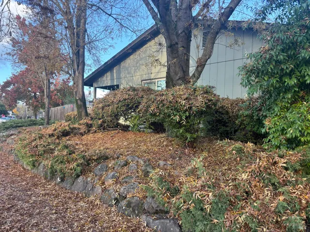 $1,100,000 | 1830 Mission Boulevard, Santa Rosa, CA 95409