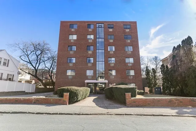 $2,775 | 12 Pond Lane, Unit 20, Arlington, MA 02474