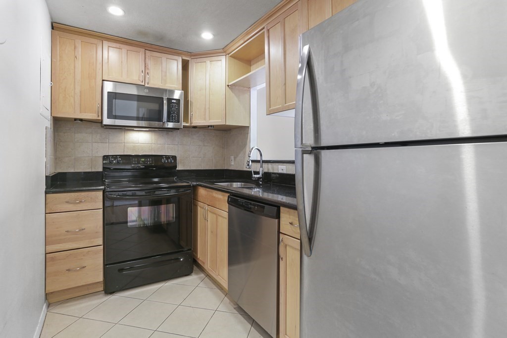 12 Pond Lane, Unit 20 Arlington, MA 02474 - Photo 3 of 15