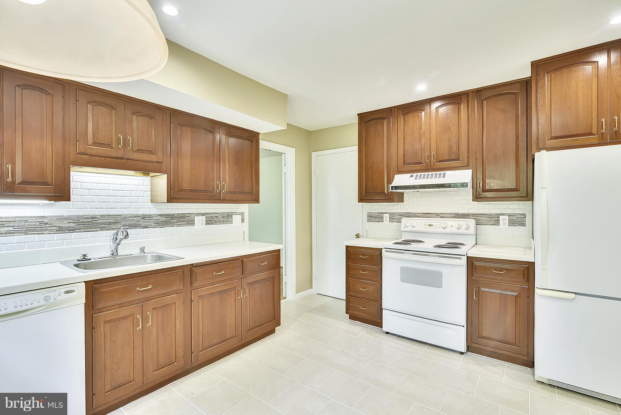 11304 Myrtle Lane Reston, VA 20191 - Photo 6 of 21 Kitchen
