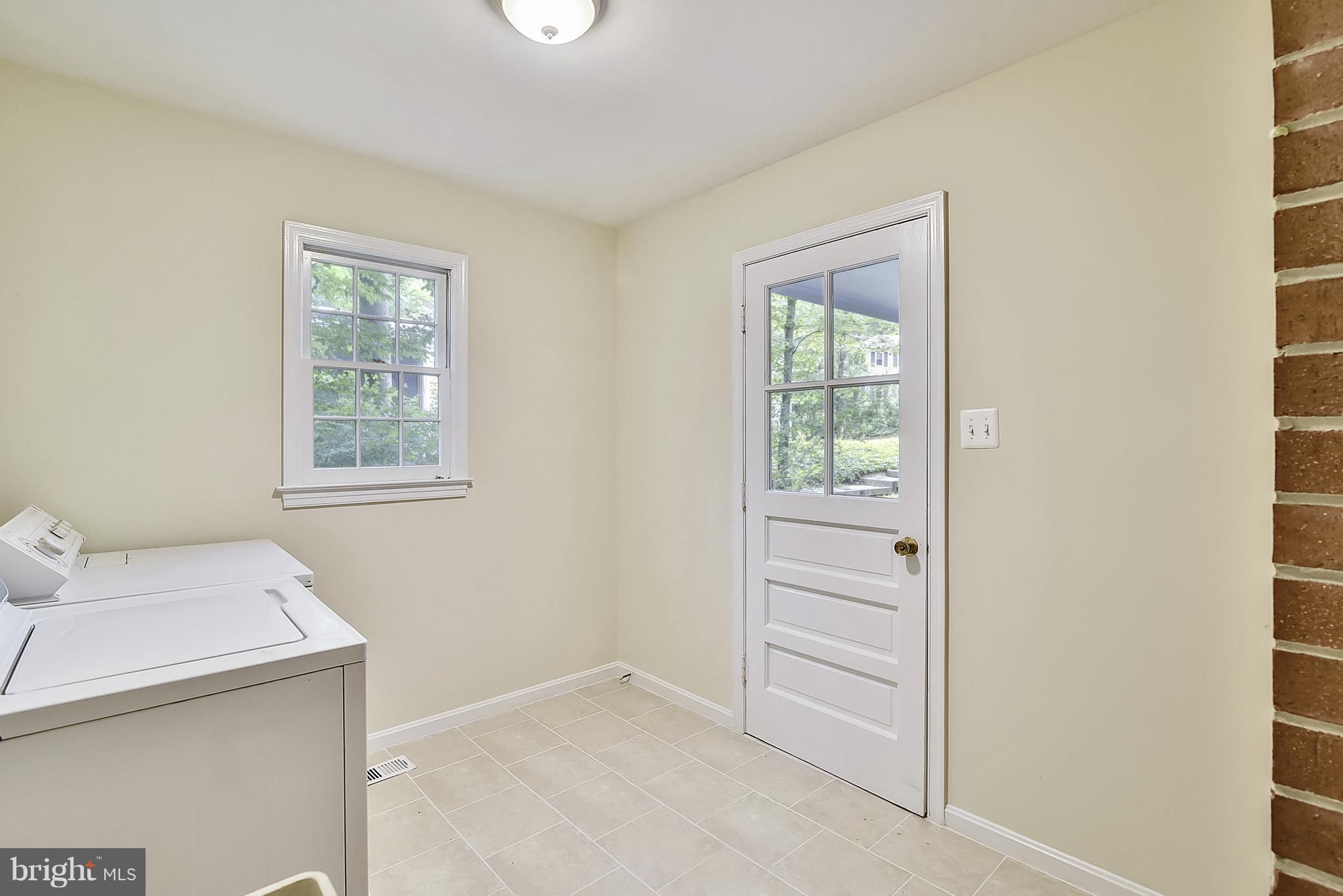 11304 Myrtle Lane Reston, VA 20191 - Photo 7 of 21 Interior (General)