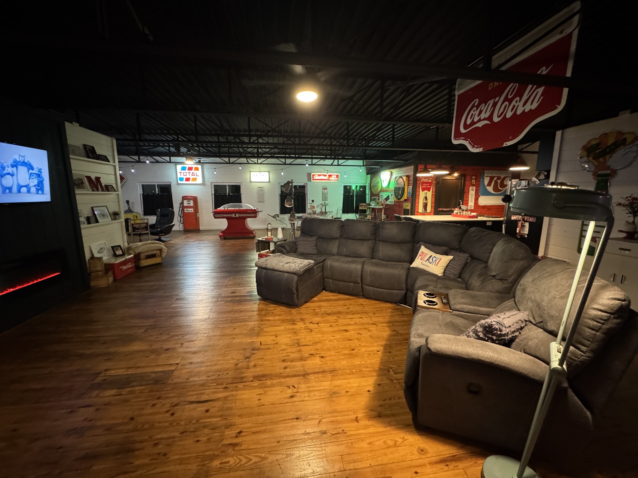 808 North 1st Street Pulaski, TN 38478 - Photo 53 of 87 a living room with patio furniture and a flat screen tv