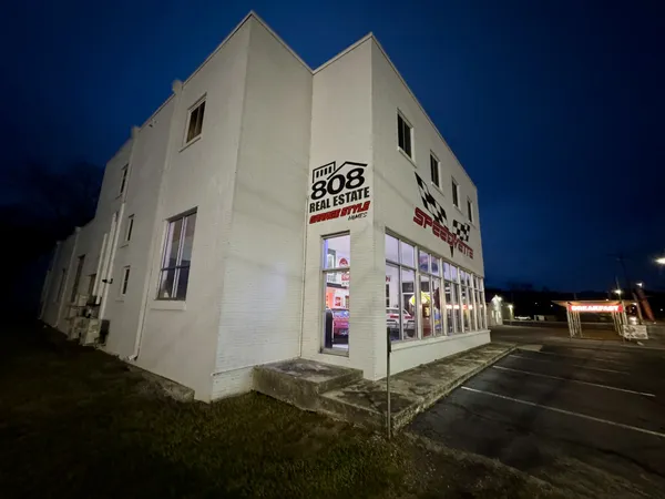 $1,950,000 | 808 North 1st Street, Pulaski, TN 38478