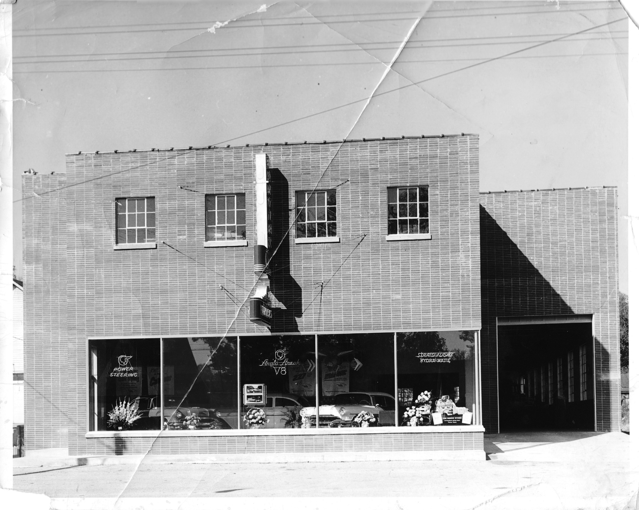 808 North 1st Street Pulaski, TN 38478 - Photo 75 of 77 a black and white building with a outdoor space