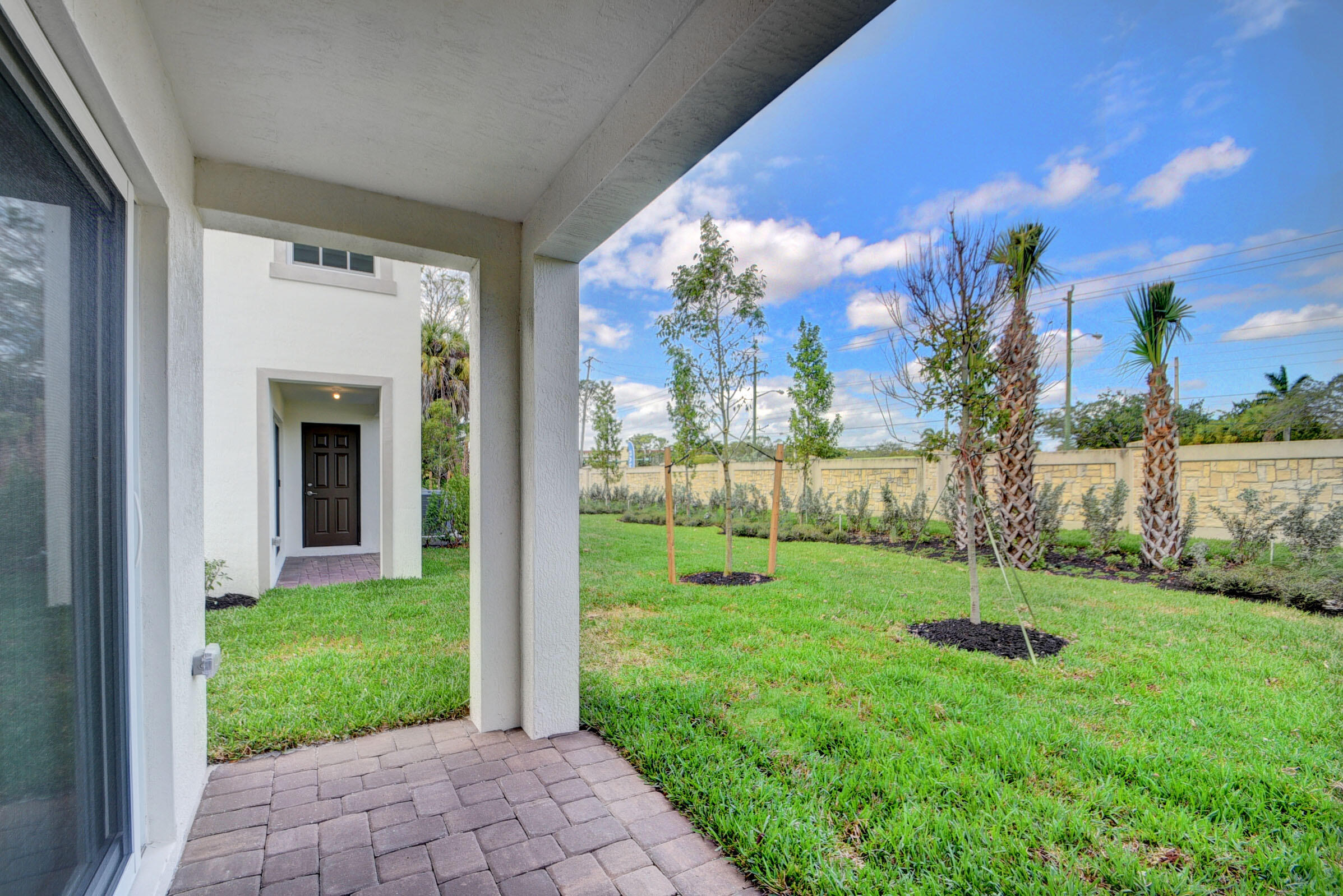 6875 Broadwater Ln Lake Lake Worth, FL 33467 - Photo 12 of 20 a view of a house with backyard