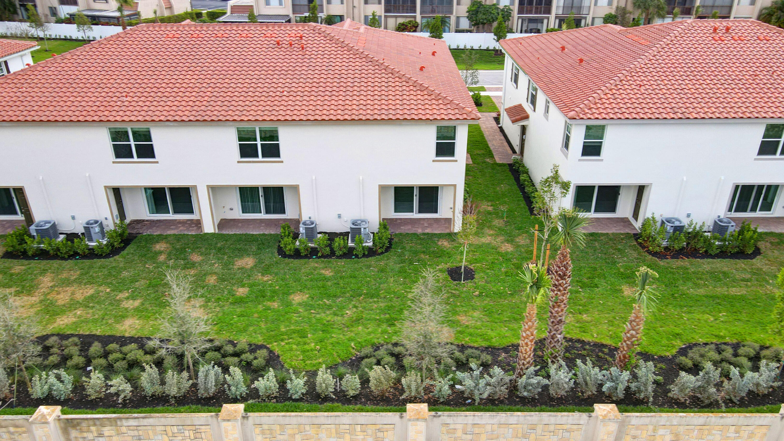 6875 Broadwater Ln Lake Lake Worth, FL 33467 - Photo 4 of 20 a view of a yard in front of house