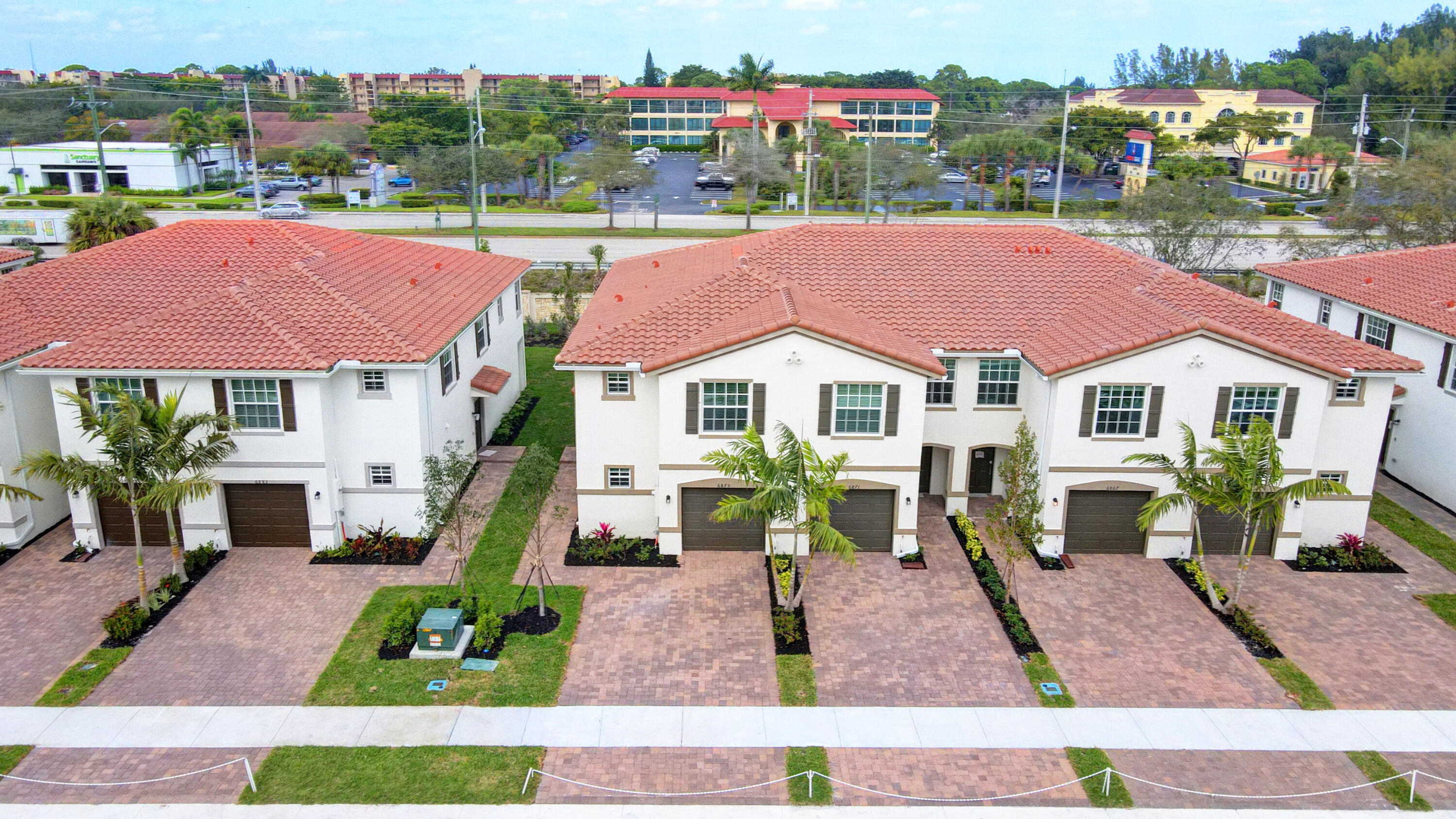 6875 Broadwater Ln Lake Lake Worth, FL 33467 - Photo 10 of 20 a front view of a house with garden