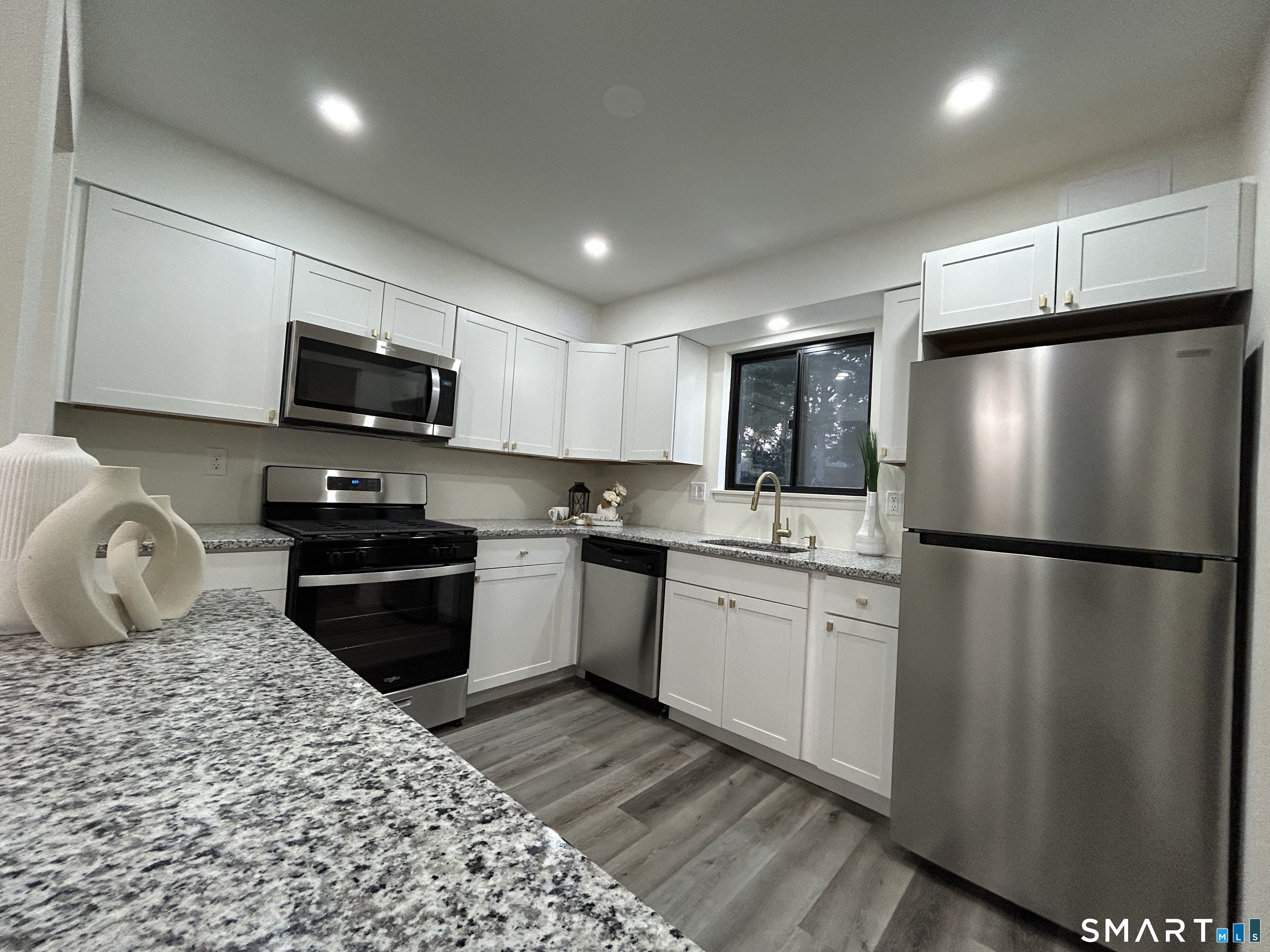 38 Sutton Place, Unit 38 Bloomfield, CT 06002 - Photo 17 of 39