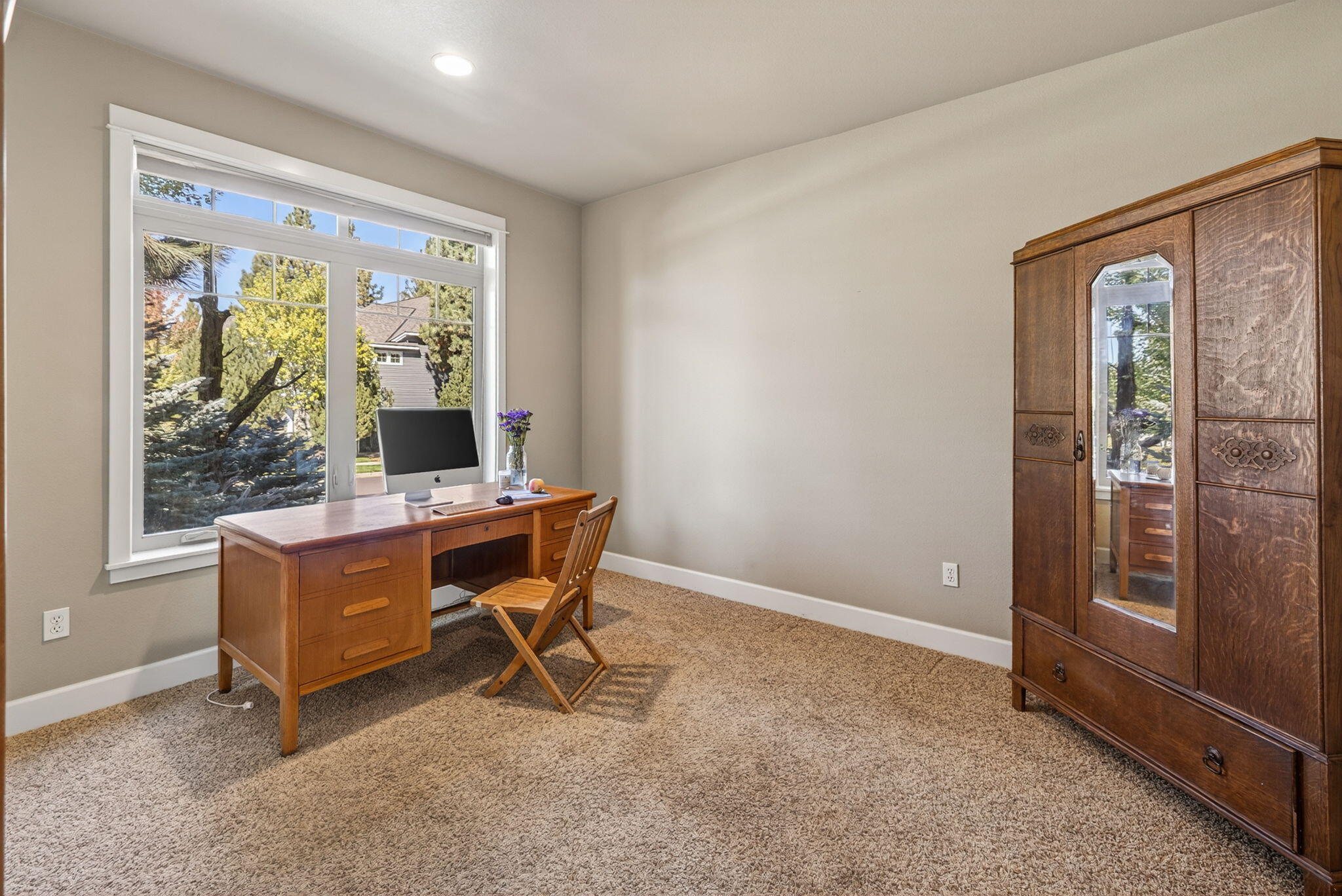 19601 Hollygrape Street Bend, OR 97702 - Photo 9 of 39 Office
